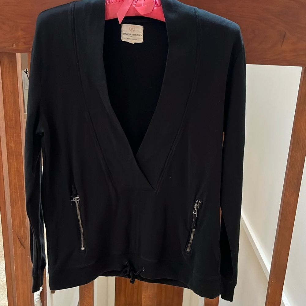 Banana republic v neck top